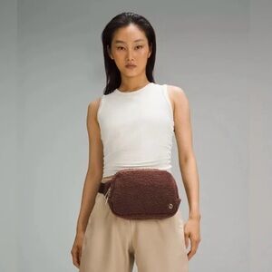NWT Lululemon Everywhere Belt Bag Large Fleece